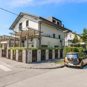 Shangri La (adults Only) Bed & Breakfast